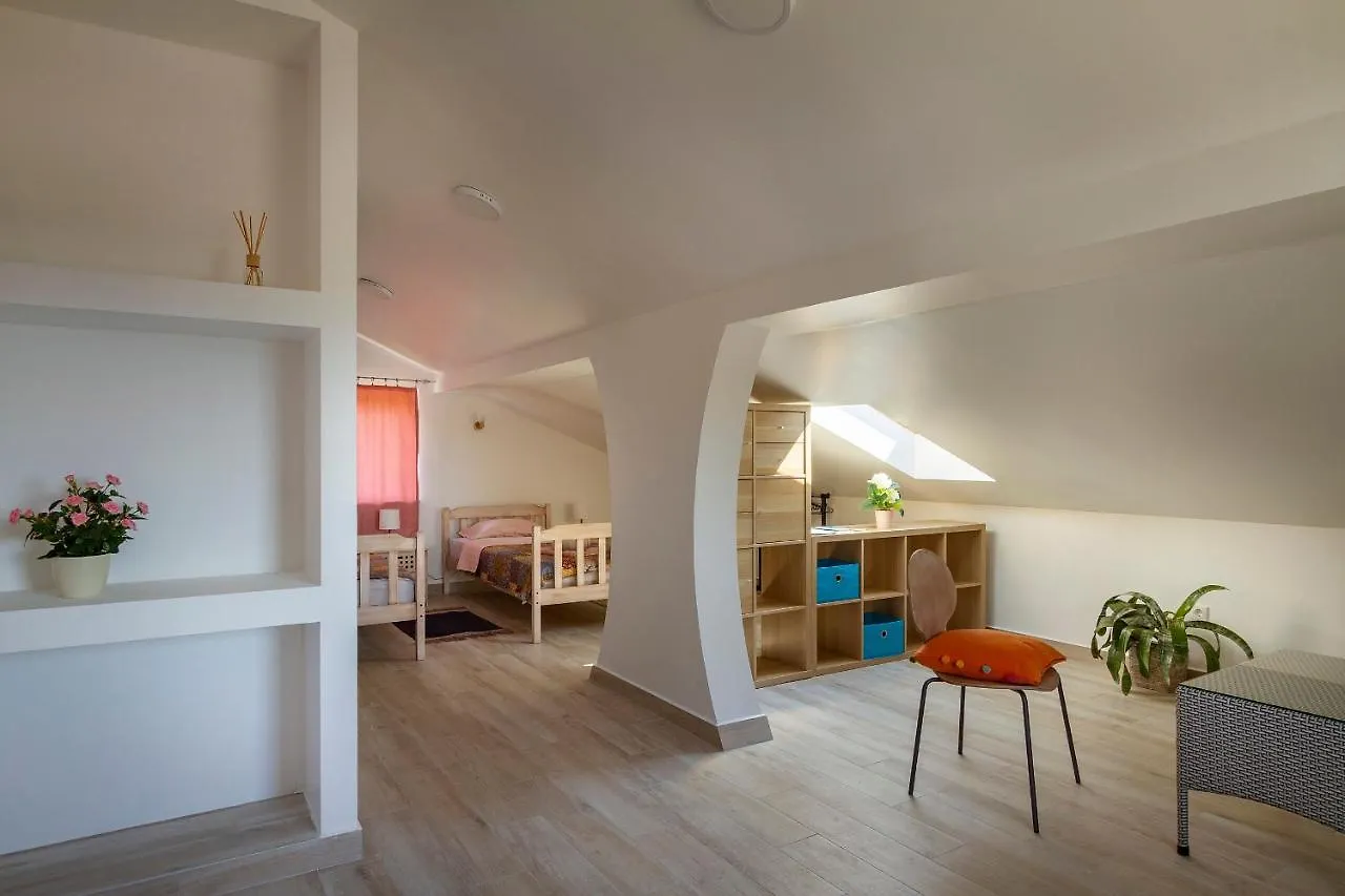 Apartmani Smokovo Jadranovo Lägenhet